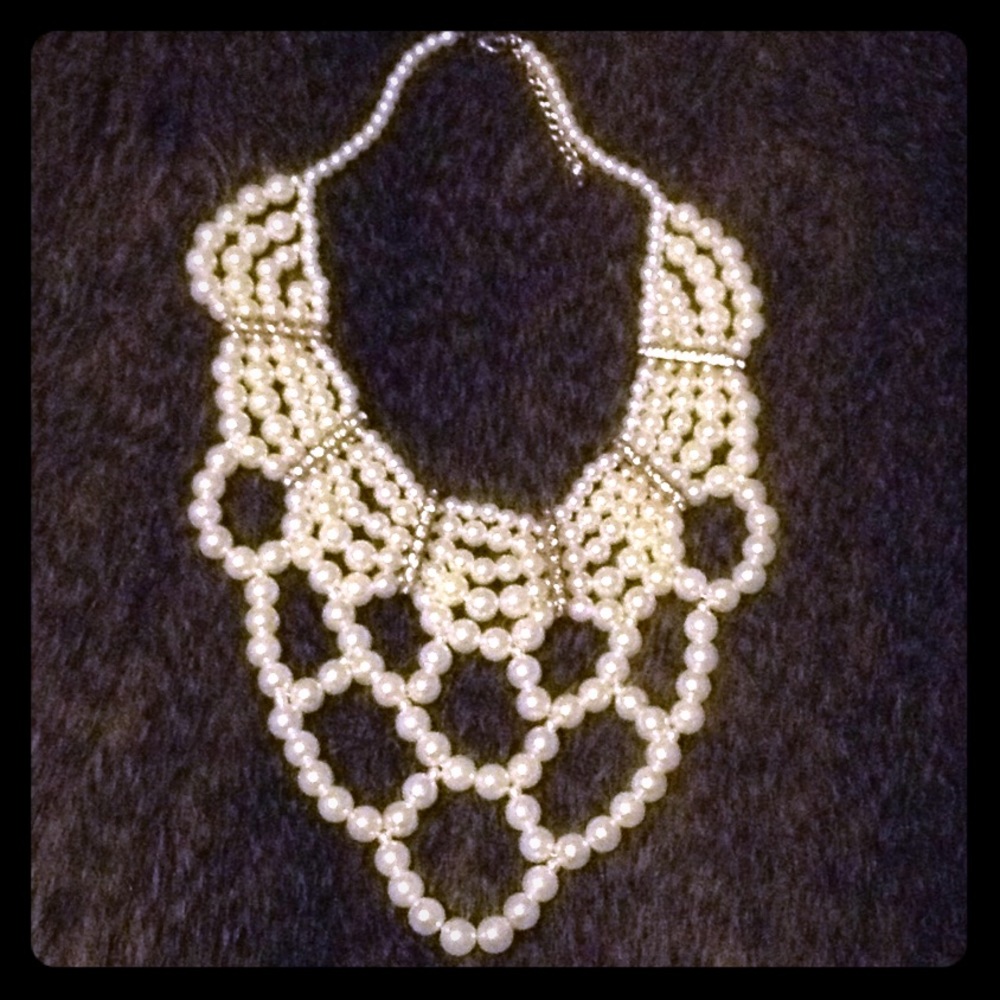 Classy Faux Pearl Statement Necklace